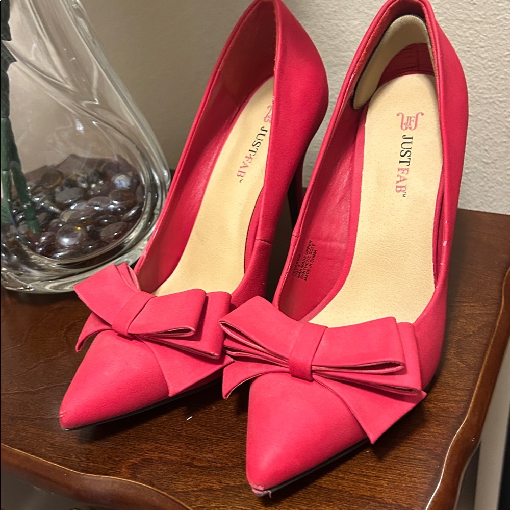 JustFab Vibrant Red Bow Heels - Picture 3 of 11